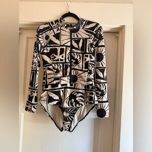 RIP CURL one piece, long sleeve bathing suit santorini collection xl euc spf 50